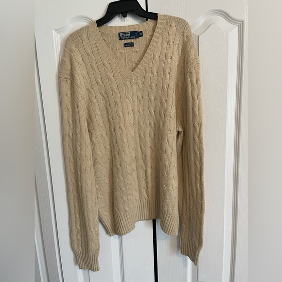 Cozy, comfortable, Ralph Lauren beige v-neck silk/cashmere sweater. - Picture 1 of 6